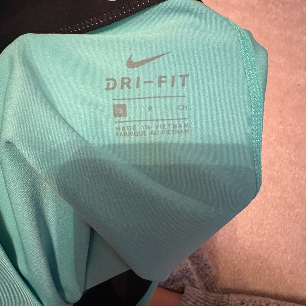 Nike Pros - Picture 3 of 3